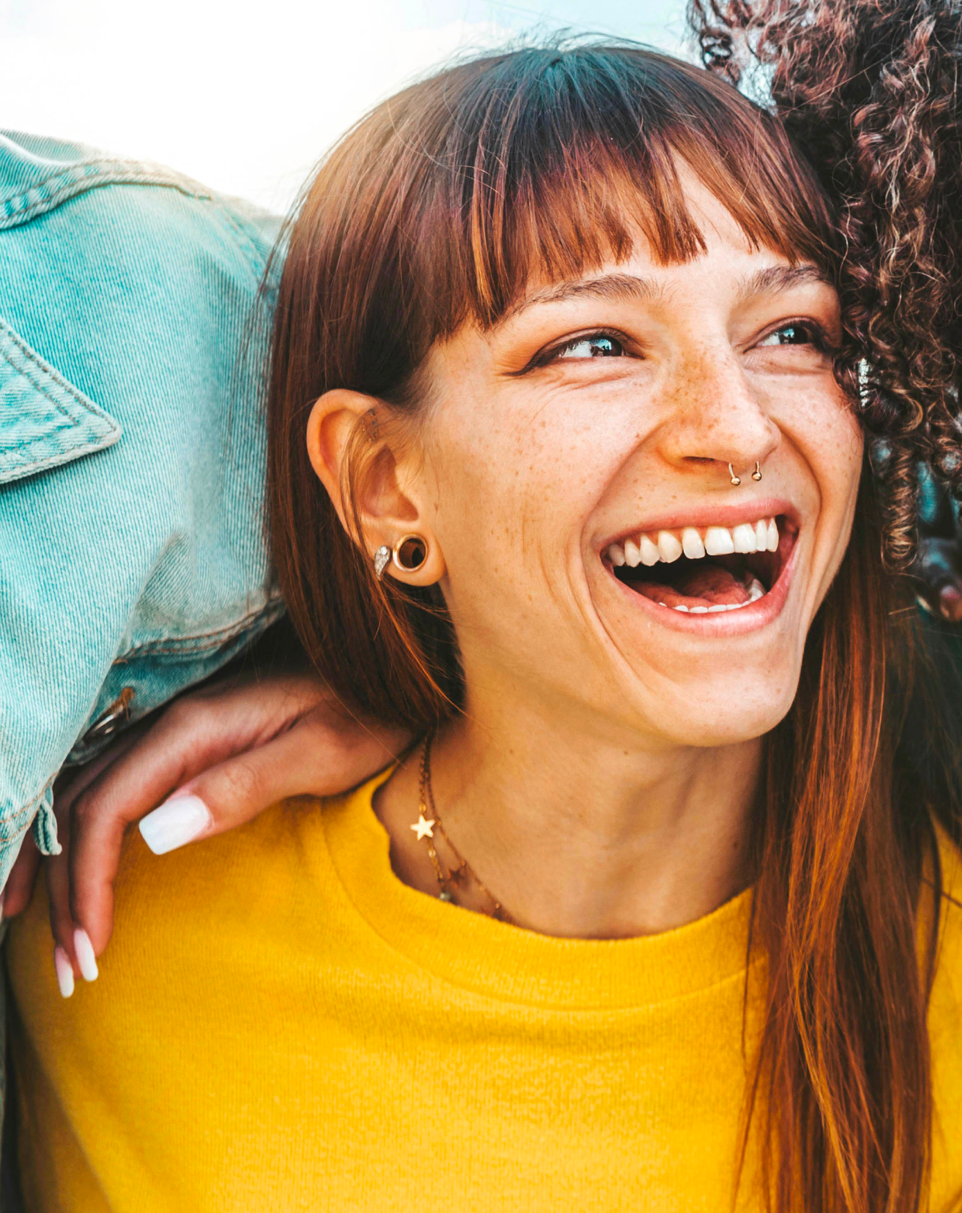 Portrait d’Emma en train de donner son avis sur une expérience vécue.