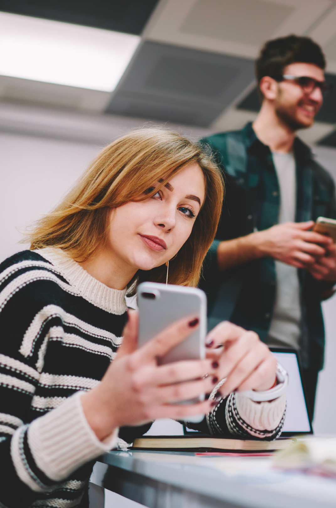 Portrait de Clara, responsable marketing et communication chez Sortir Plus.